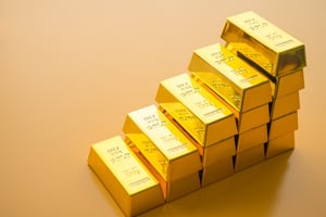 UAE gold prices edge down, global rates fall despite rising Middle East tensions