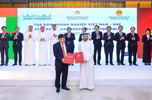 Emirates strengthens connectivity, expands travel options through new MoUs with Vietnam Airlines and VietJet