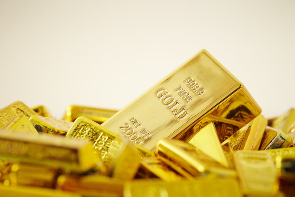 UAE, global gold prices dip as U.S. dollar index rebounds, Mideast tensions escalate