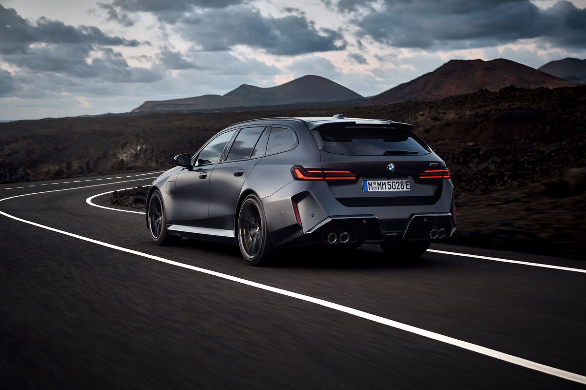 BMW M5 Touring descends from the skies in Dubai