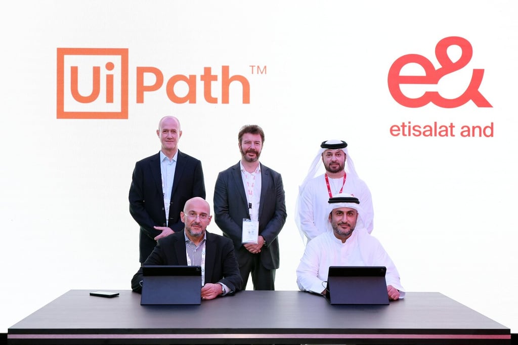 جيتكس جلوبال 2024: “إي آند الإمارات” و”UiPath” تطلقان خدمة أتمتة العمليات الروبوتية المدارة لتسريع عملية التحول الرقمي في الدولة