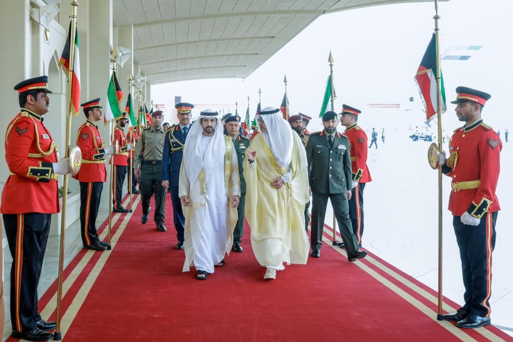 Sheikh Hamdan arrives in Kuwait on official visit