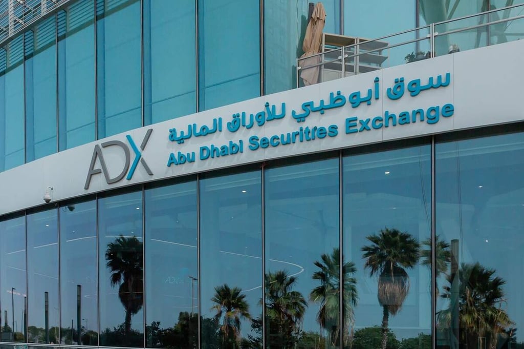 سوق أبوظبي: تنفيذ صفقة كبيرة على “العالمية القابضة” بـ40.56 مليون دولار