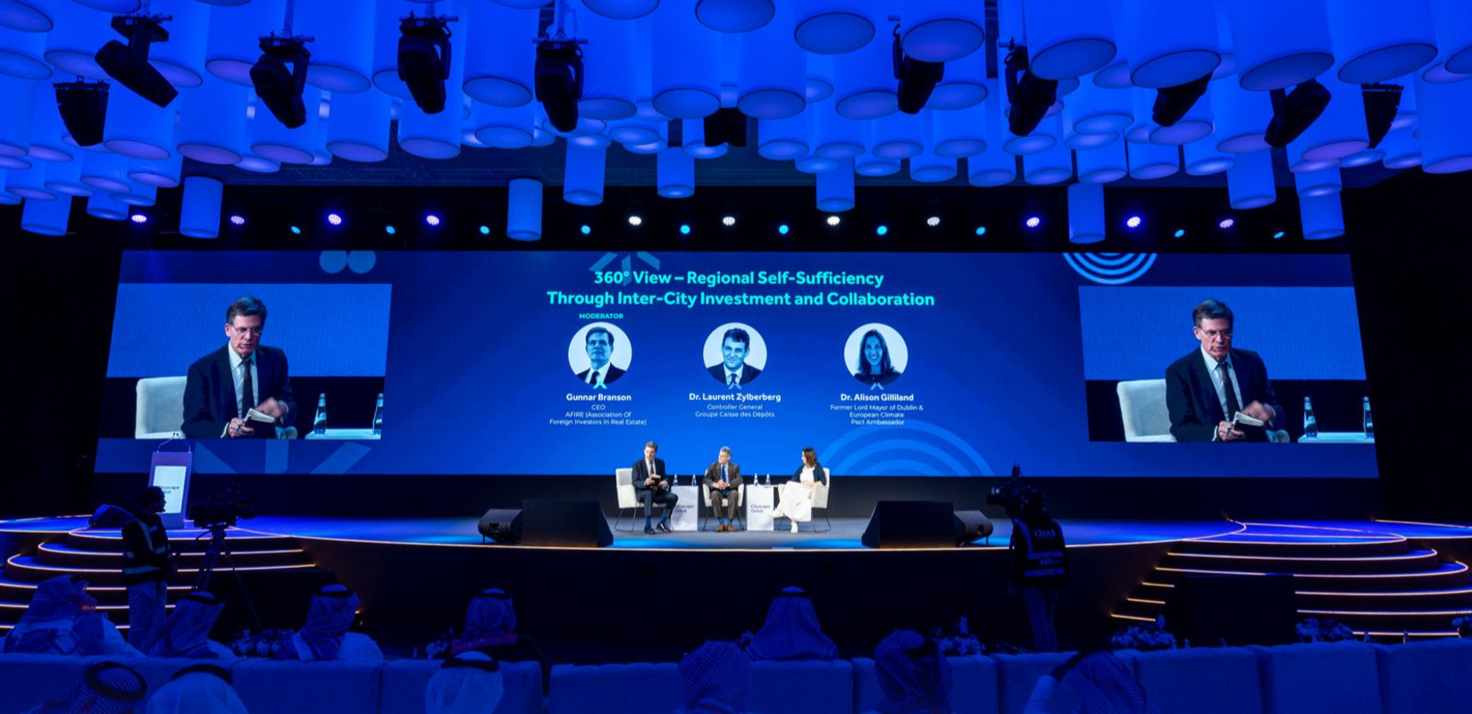 Panel on regional self-sufficiency through inter-city investment on stage.