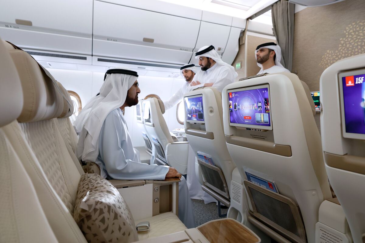 Sheikh Mohammed tours new Emirates A350 aircraft