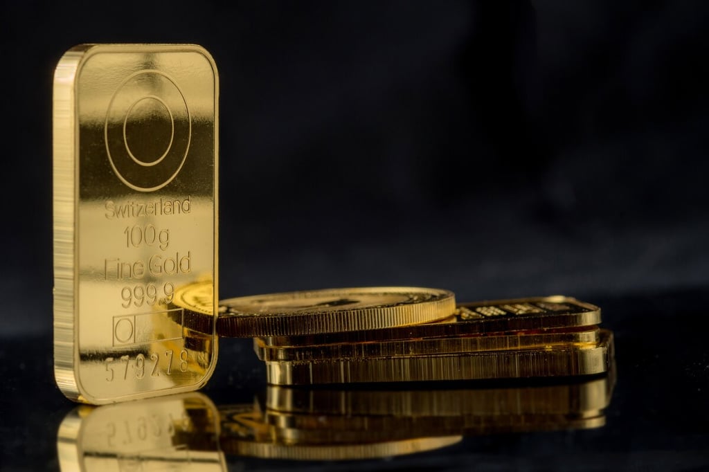 Gold prices set for second weekly decline amid rate cut uncertainty