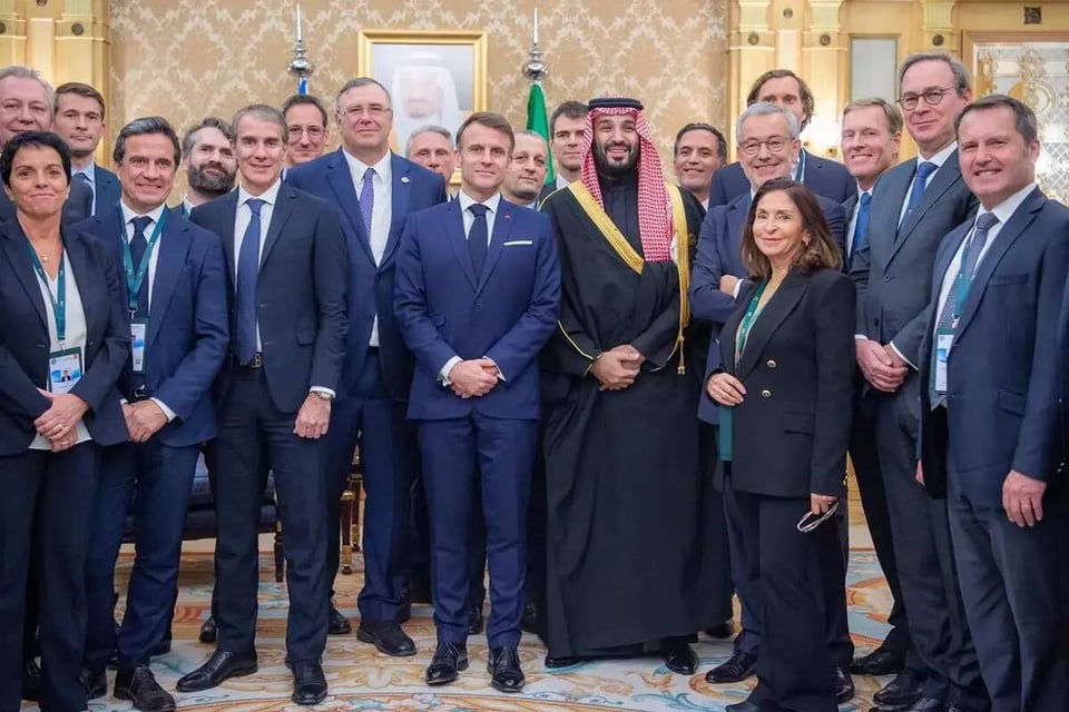 Saudi Arabia Crown Prince meets French President, executives from top French companies