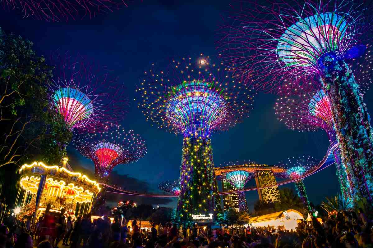 Gardens by the Bay, nighttime spectacle.