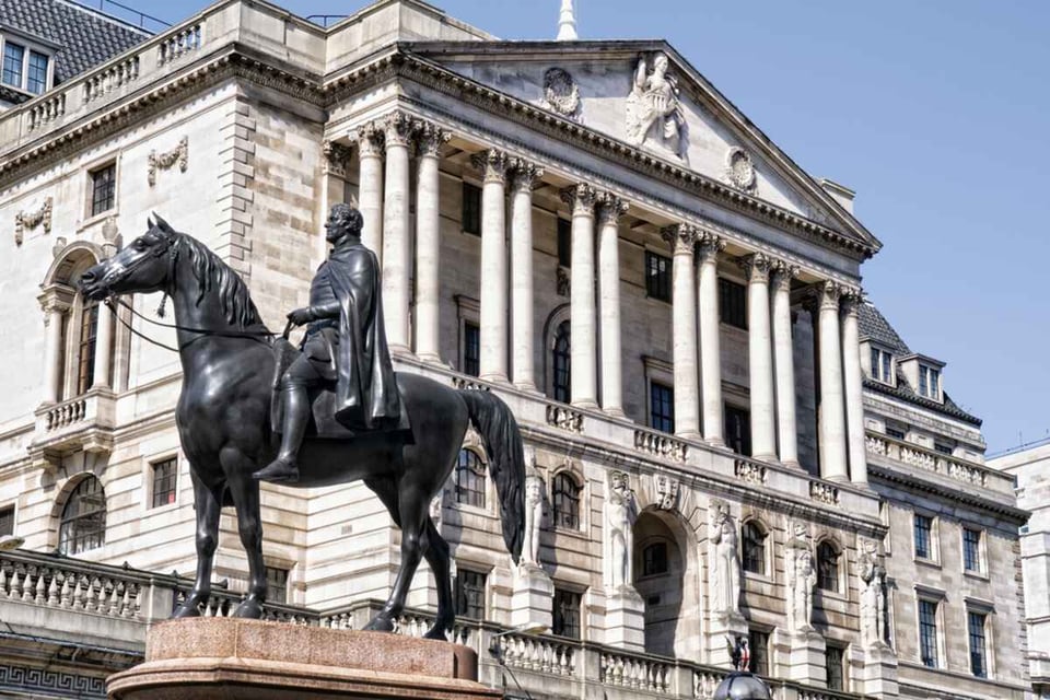 Bank of England: Pound falls as interest rates remain unchanged amid global trade concerns