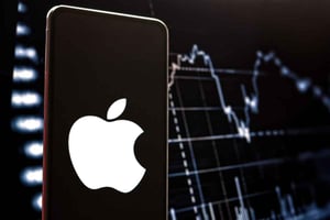Apple regains top position: Shares rise amid tariff relief, market value surpasses $3 trillion