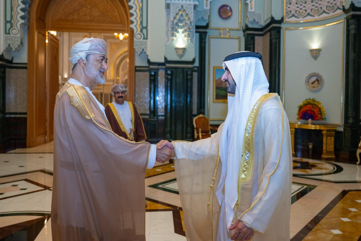 Sheikh Hamdan, Sultan of Oman discuss strengthening cooperation in key sectors