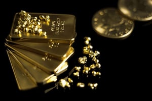 Dubai’s 24-carat gold price today drops above AED394, global rates near two-week high