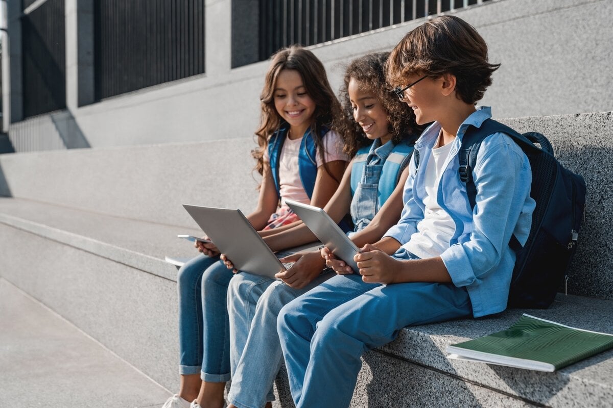 e& introduces new parental control service to enhance online safety for families
