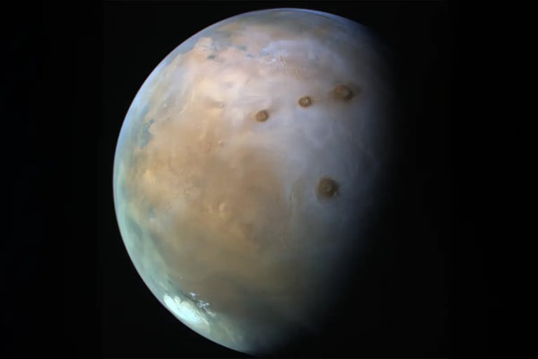 Could life exist underground on Mars or Enceladus? NYUAD study says yes