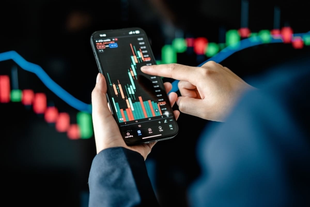 Stock market today: Cautious optimism amid U.S. trade uncertainty, tech rally