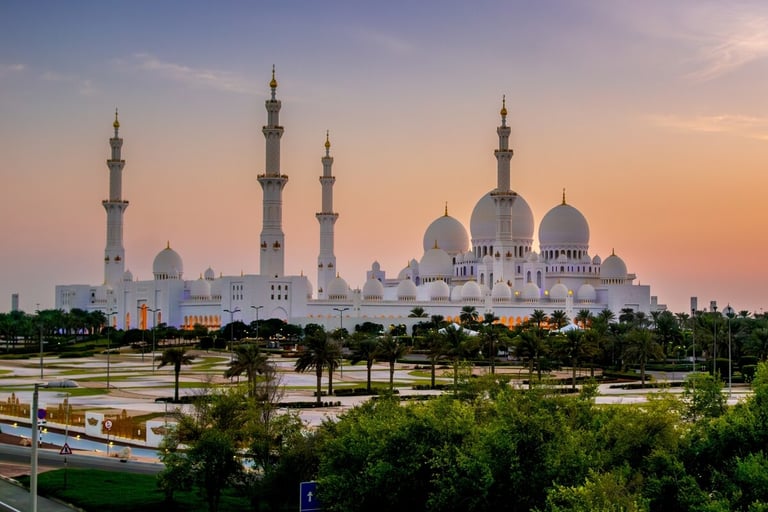 جامع الشيخ زايد الكبير يتصدر قائمة أبرز المعالم في الشرق الأوسط…يصنّف الثامن على مستوى العالم