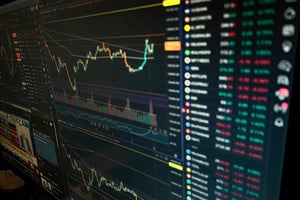 Stock market today: Wall Street rallies as Fed rate cut bets weigh on dollar