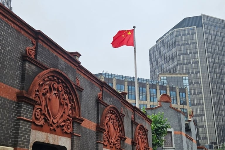 China maintains benchmark lending rates at 3 percent as economic momentum shows signs of weakness