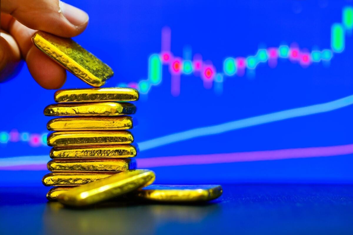 Gold prices set for 2.19 percent weekly increase as inflation, interest rate concerns ease on peace hopes