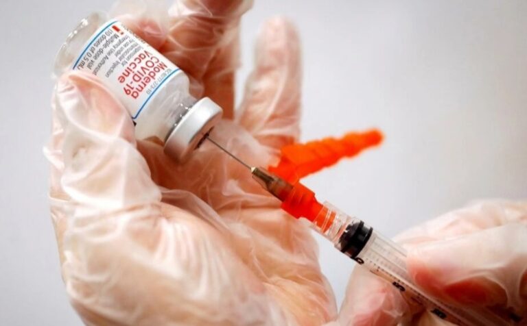 FDA clarifies controversy over Moderna vaccine