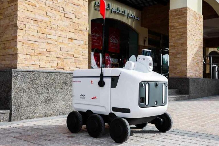 روبوتات توصيل الطعام  قريباً في شوارع دبي