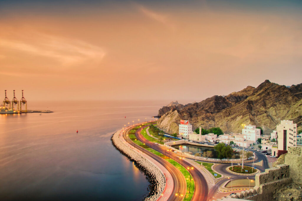 توقعات بانتعاش الناتج المحلي الإجمالي لـ عمان إلى 2.7 في المئة في 2024 مدفوعًا بالقطاع غير الهيدروكربوني