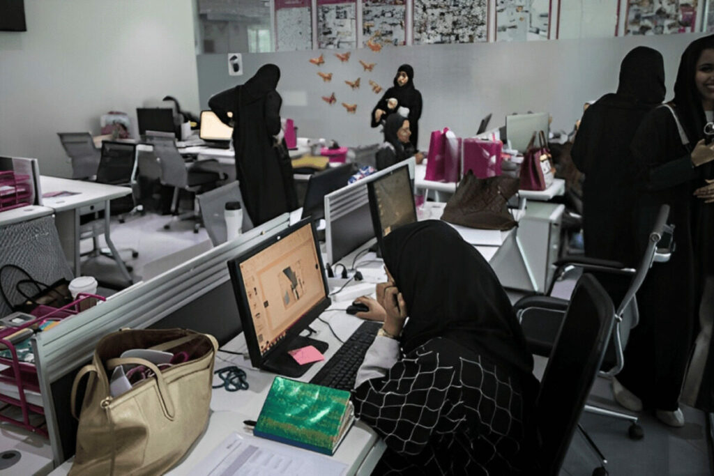 تقرير يكشف كيف تعزز مشاركة القوى العاملة النسائية الناتج المحلي الإجمالي في السعودية