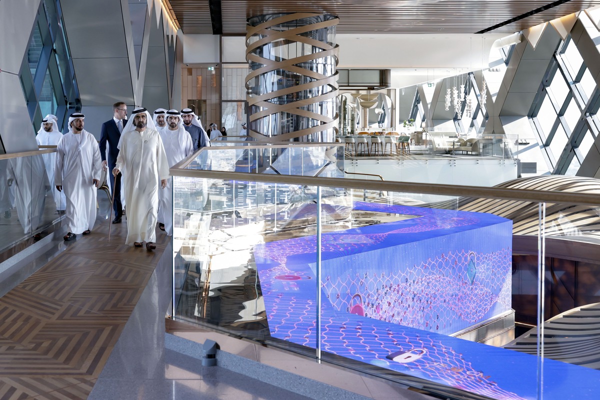 ويقول الشيخ محمد إن قطاع السياحة في دبي يطور توسعاً اقتصادياً