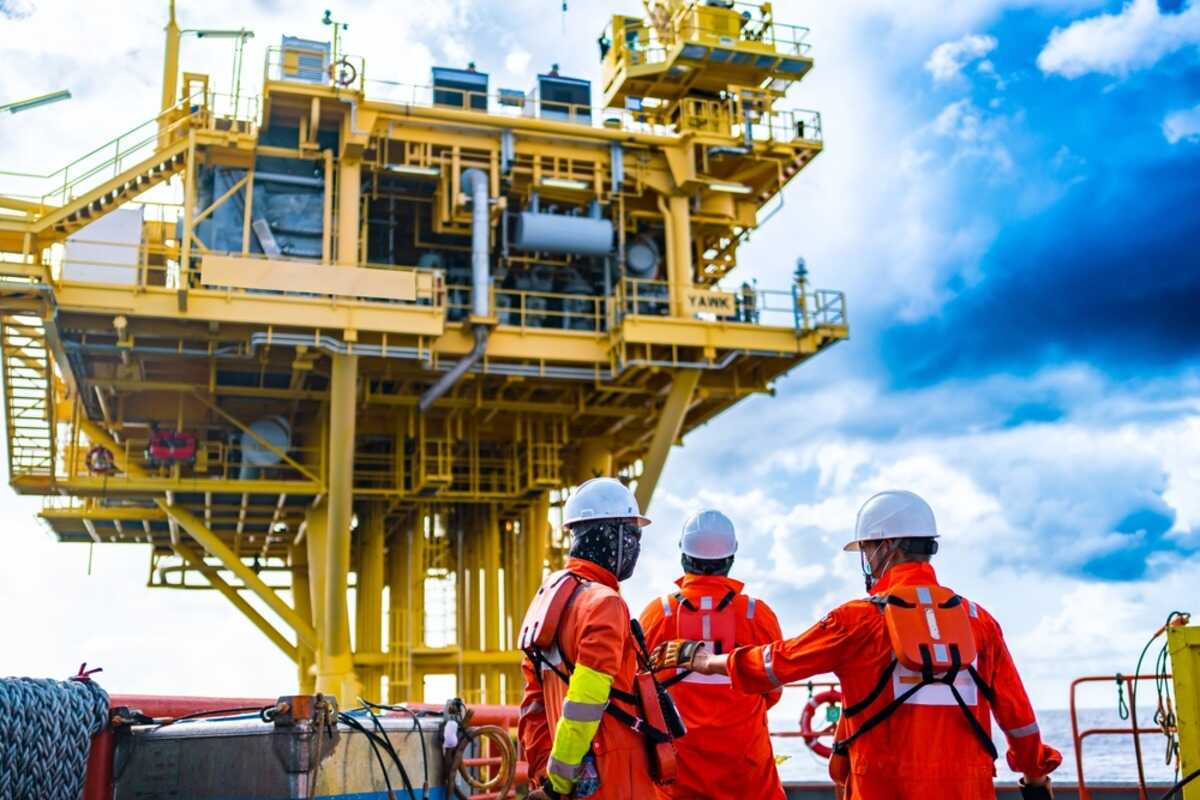 Oil prices surge over 2 percent to $96.26 as Middle East supply risks grow