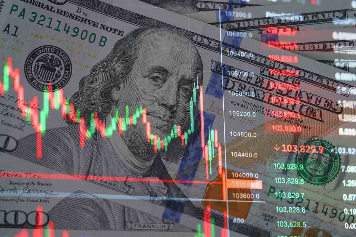 انخفض الدولار الأمريكي مع انحسار التوترات بين الولايات المتحدة وإيران مما حول التركيز إلى قرار بنك الاحتياطي الفيدرالي