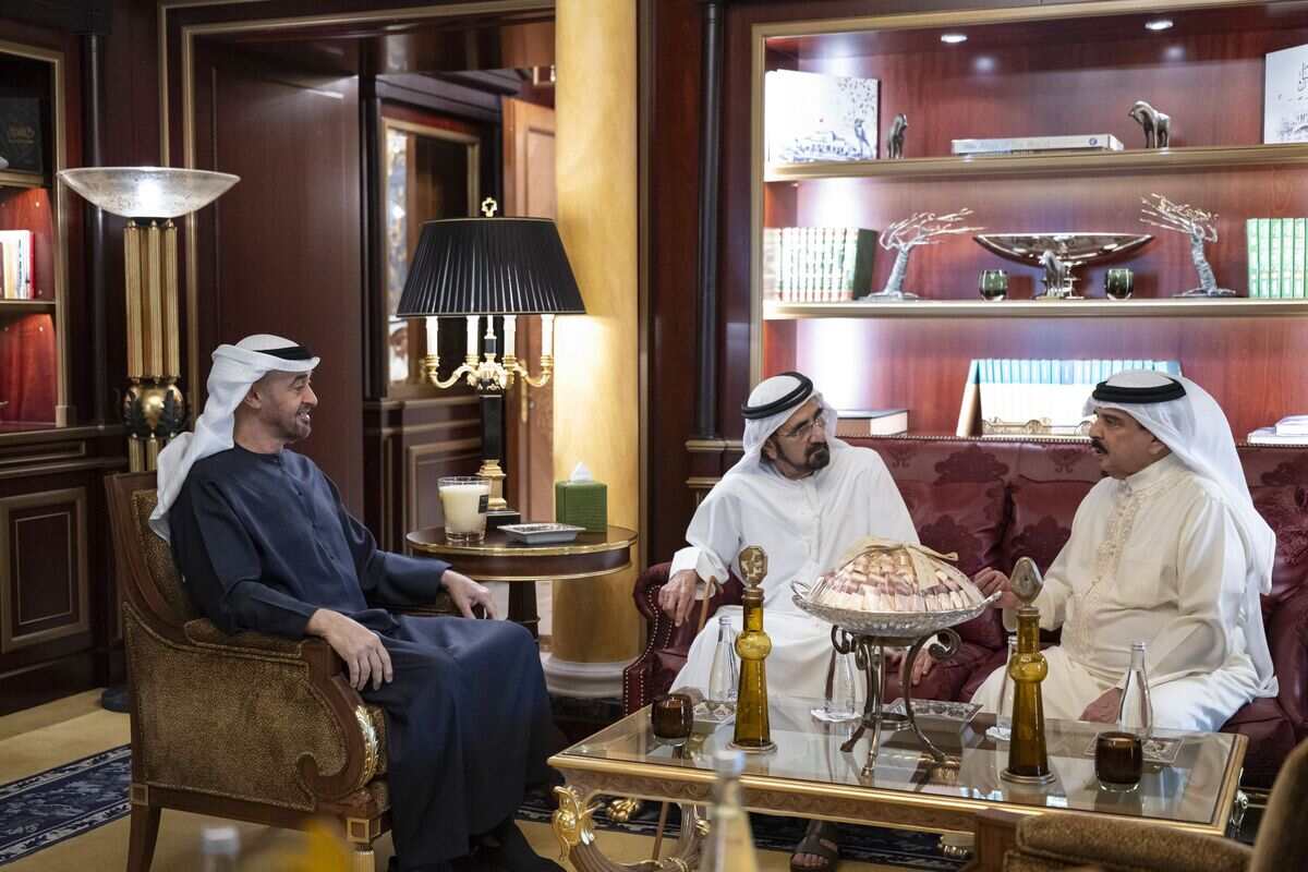 Vereinigte Arabische Emirate Präsident und Herrscher von Dubai erörtern die Stärkung bilateraler Beziehungen und Zusammenarbeit mit dem König von Bahrain. Vereinigte Arabische Emirate Präsident und Herrscher von Dubai erörtern die Stärkung bilateraler Beziehungen und Zusammenarbeit mit dem König von Bahrain.