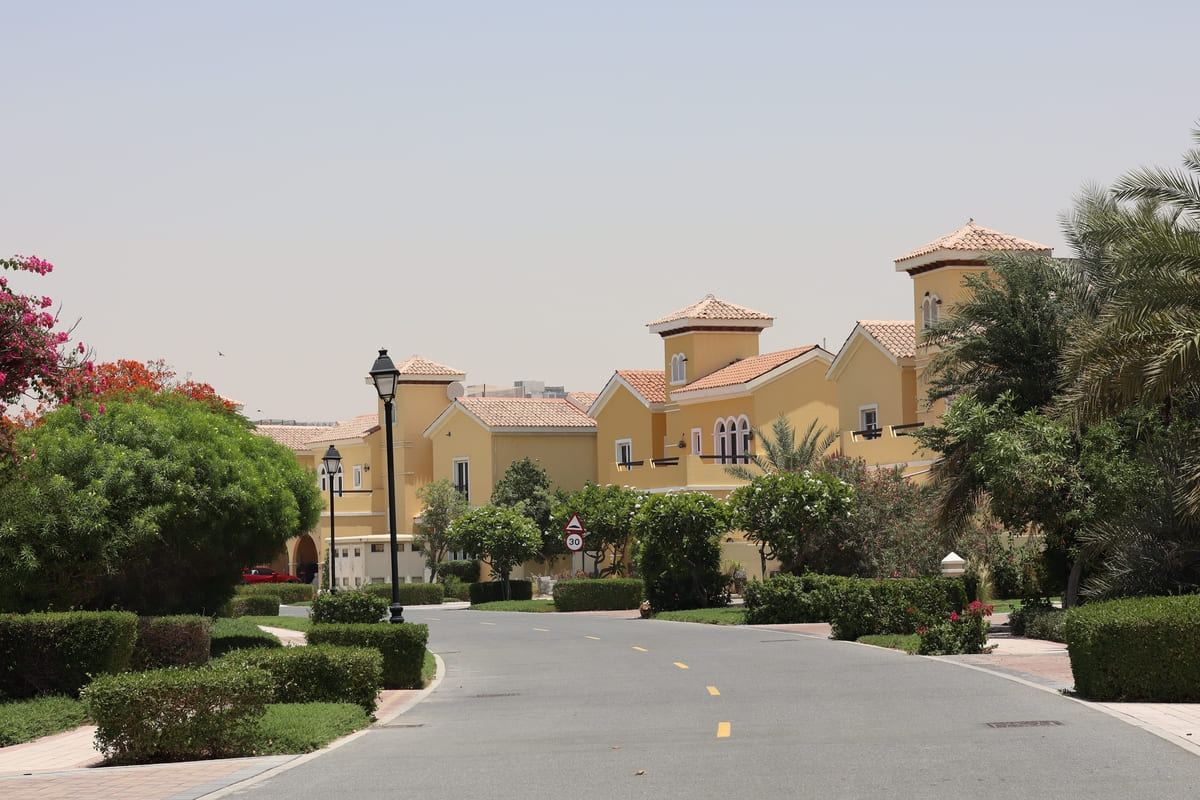 What’s Driving the Success of Dubai’s Villa Communities? Bayut Data Shows the Quickest Recovery in Buyer Demand.