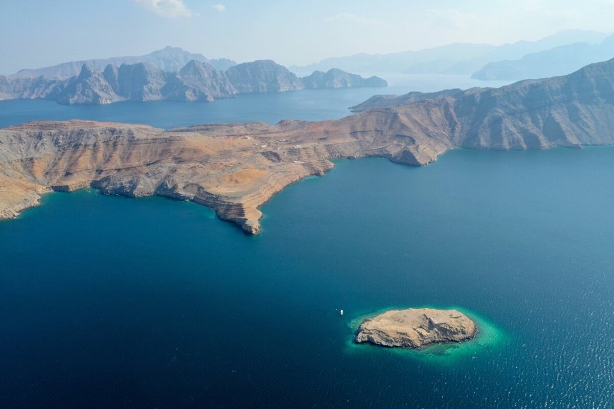 Strait of Hormuz crisis affects 2,000 vessels and 20,000 seafarers, says IMO